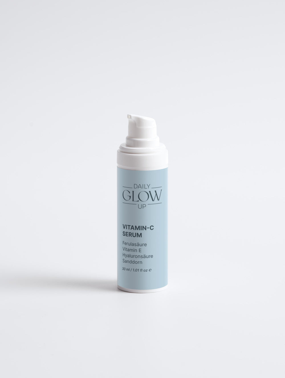 Daily Glow Up Ausgleichendes Vitamin C Serum für mehr Strahlkraft und ein ebenmäßiger wirkendes Hautbild.