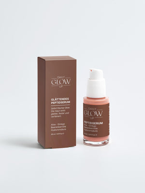 Daily Glow Up Glättendes Peptid Serum für ein gepflegtes und glatter wirkendes Hautbild.