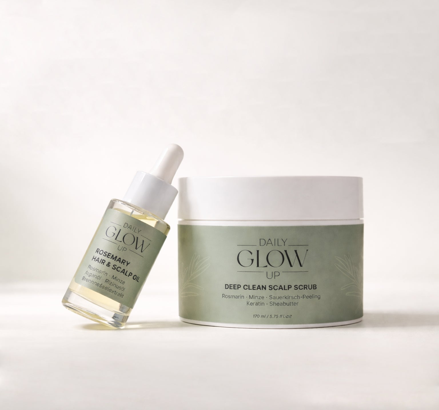 Daily Glow Up Kopfhaut & Haar Set mit Deep Cleanse Scalp Scrub und Rosemary Hair & Scalp Strengthening Oil.