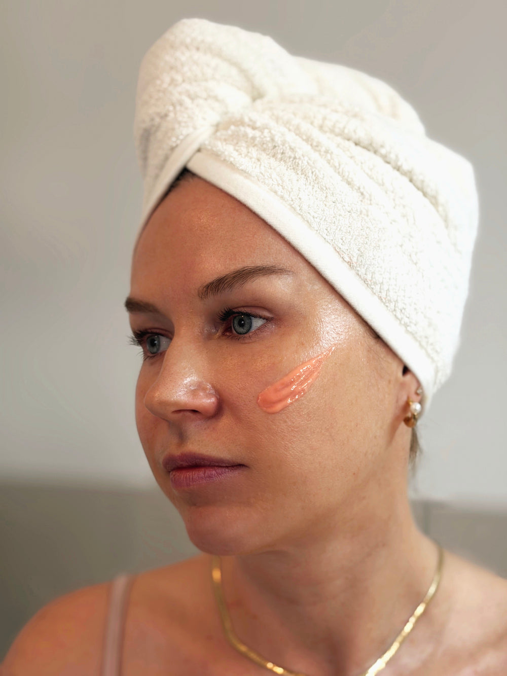 Daily Glow Up Glättendes Peptid Serum für ein gepflegtes und glatter wirkendes Hautbild.
