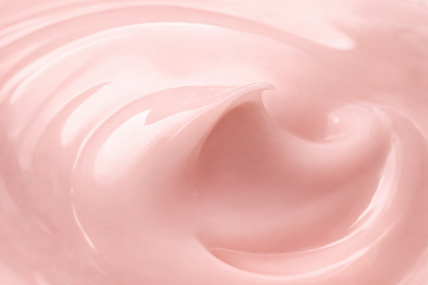 Zarte Textur des Daily Glow Up Peptid Serums für geschmeidige Haut.