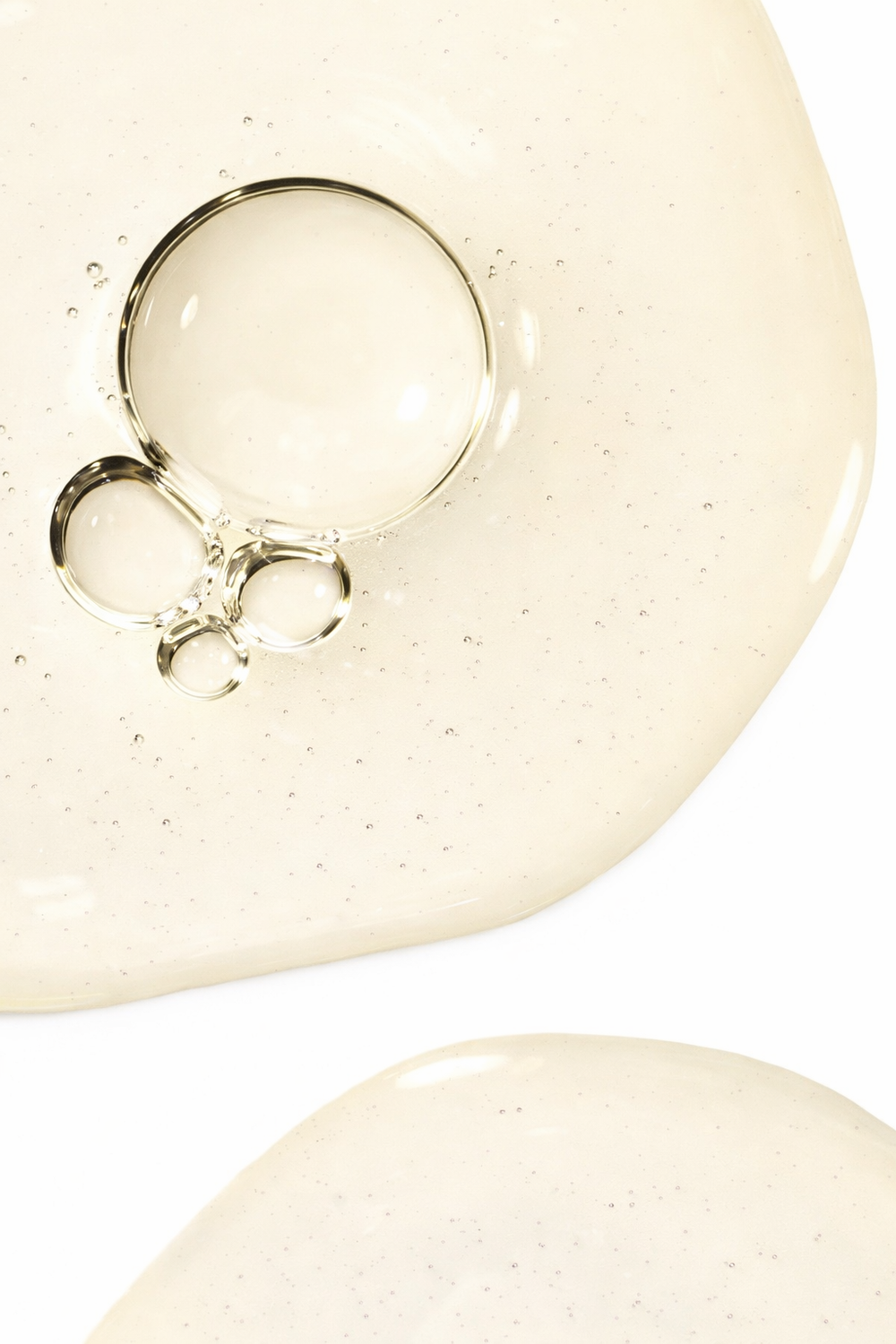 Daily Glow Up Rosemary Hair & Scalp Strengthening Oil für gepflegte Kopfhaut und kräftiger wirkendes Haar.