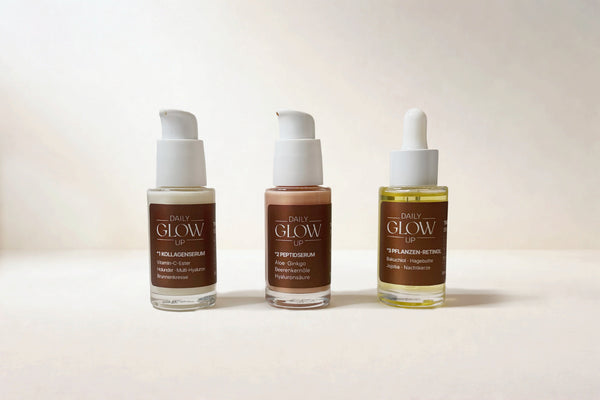 Drei Daily Glow Up Seren aus der The Glow Serum Collection für eine gepflegte Abendroutine.